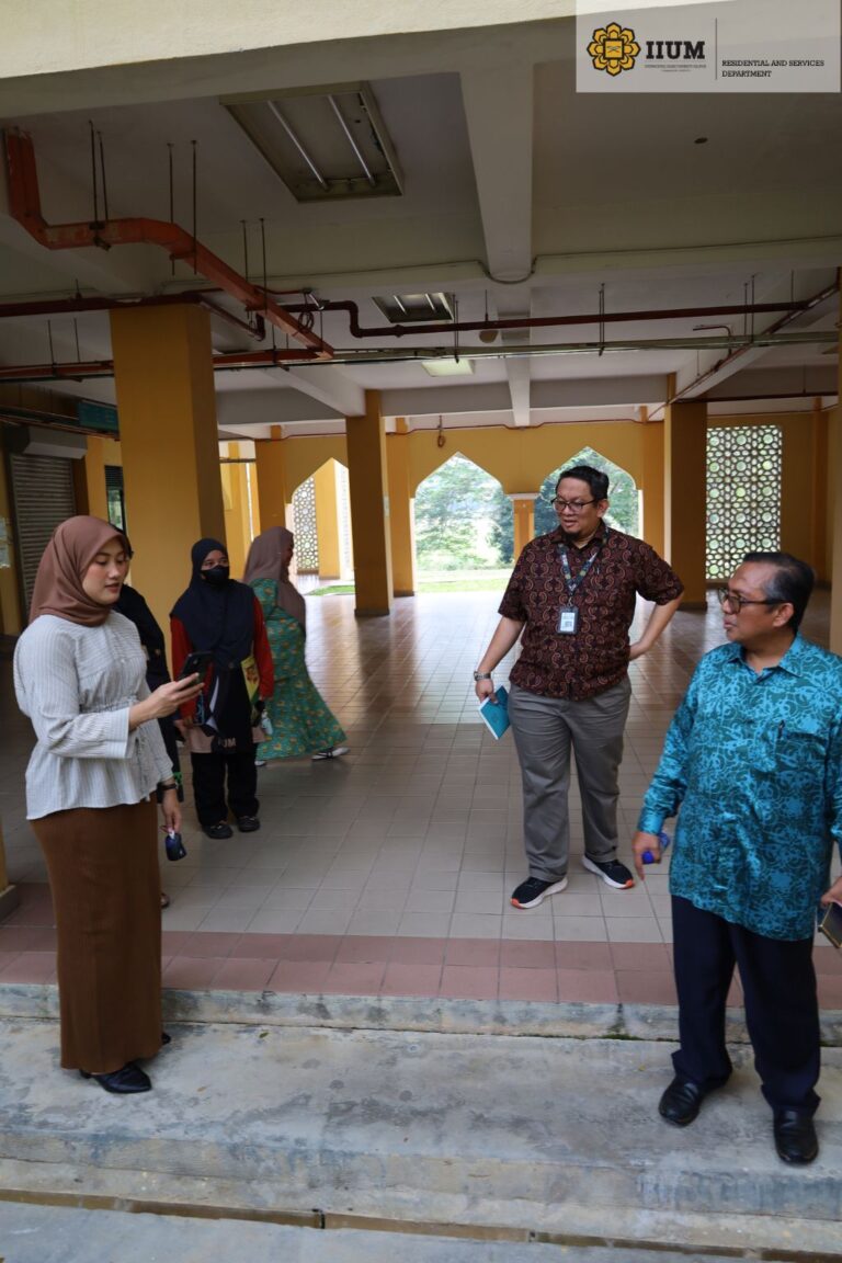 9 - 17 - 26 - Visit Dato Fauzan to Hafsah and Siddiq (1)